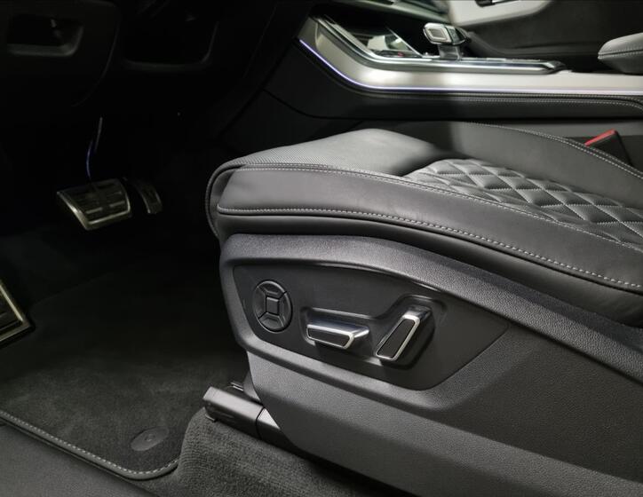 Audi SQ8 11