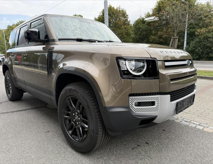 Land Rover Defender 5