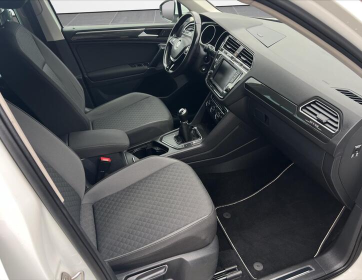 Volkswagen Tiguan 6