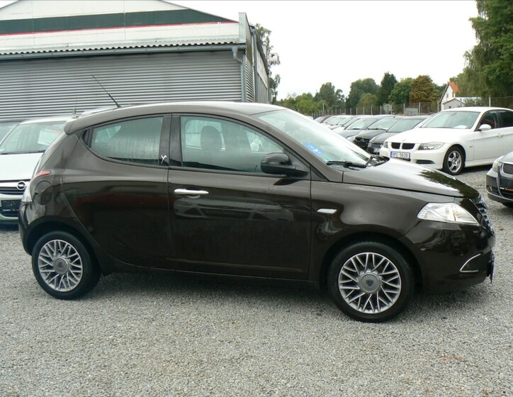 Lancia Y 7