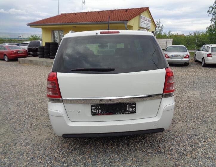 Opel Zafira 4