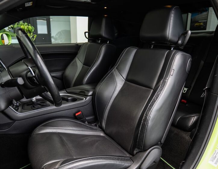 Dodge Challenger 8