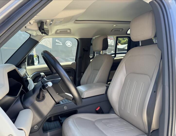 Land Rover Defender 13