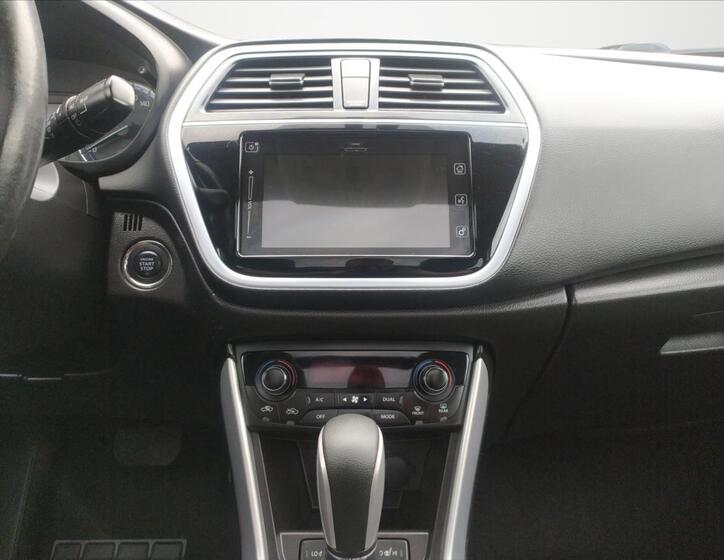 Suzuki SX4 S-Cross 10
