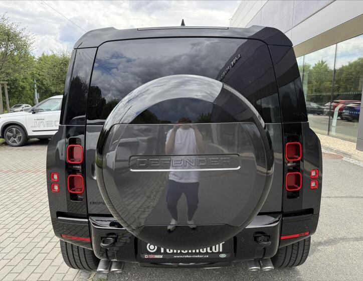 Land Rover Defender 8