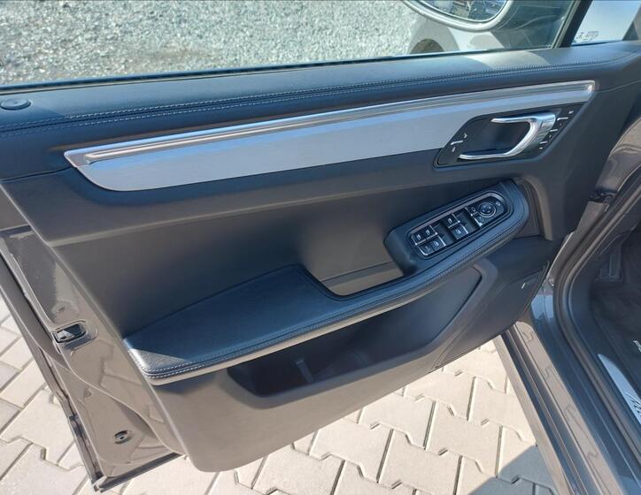 Porsche Macan 25