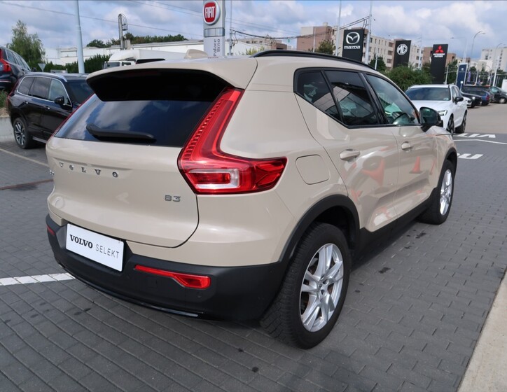 Volvo XC40 4