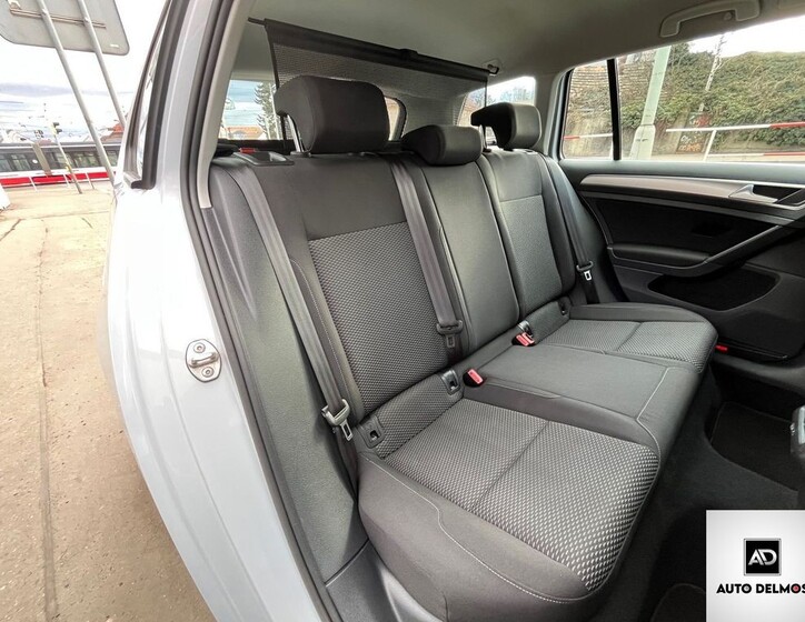 Volkswagen Golf 32