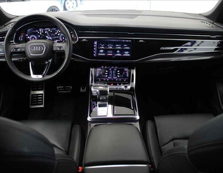 Audi Q8 8