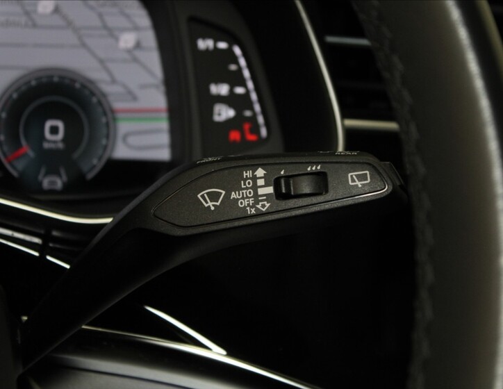 Audi Q7 25
