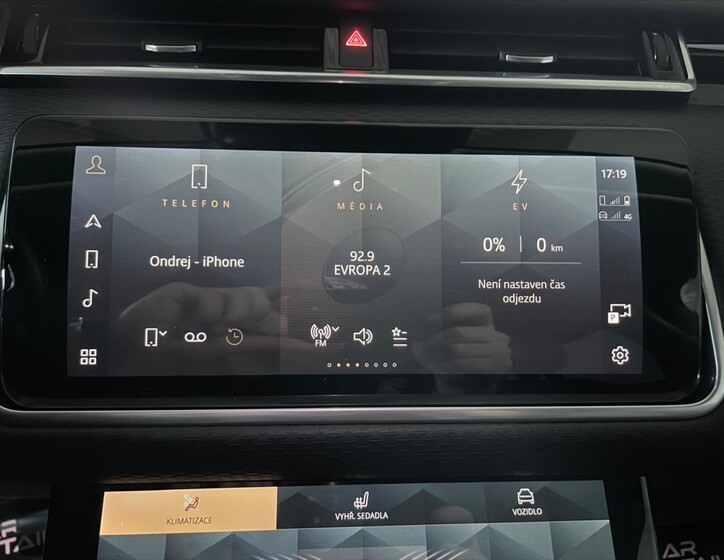 Land Rover Range Rover Velar 14