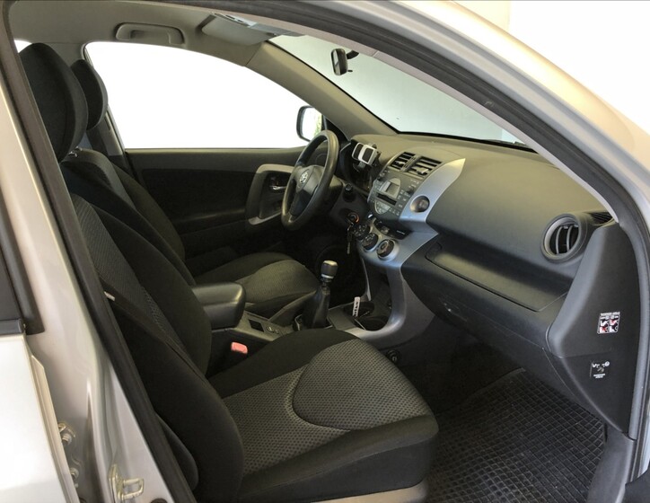 Toyota RAV4 12