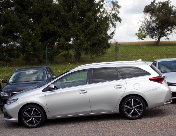 Toyota Auris 12