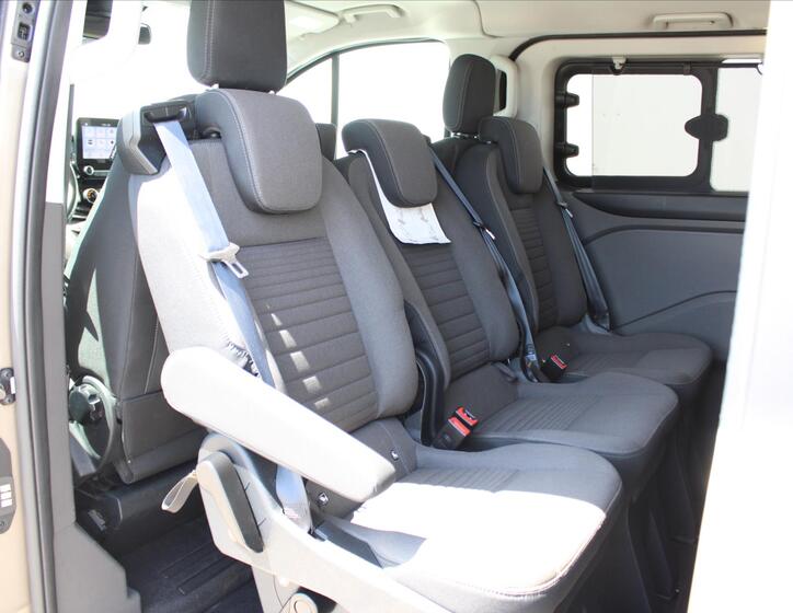 Ford Tourneo Custom 12