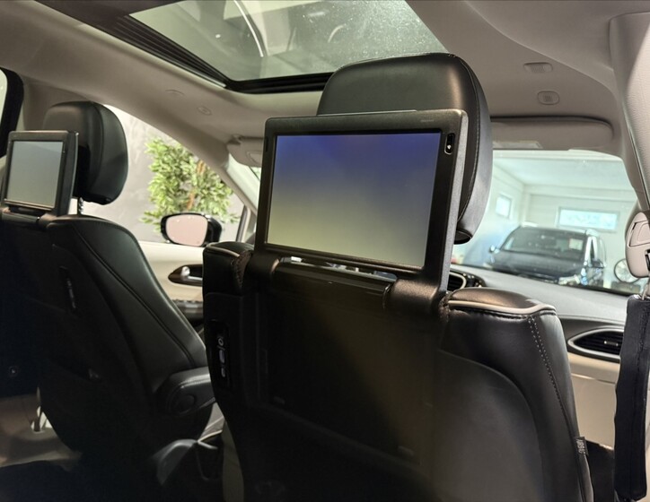 Chrysler Pacifica 22