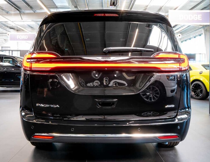 Chrysler Pacifica 5