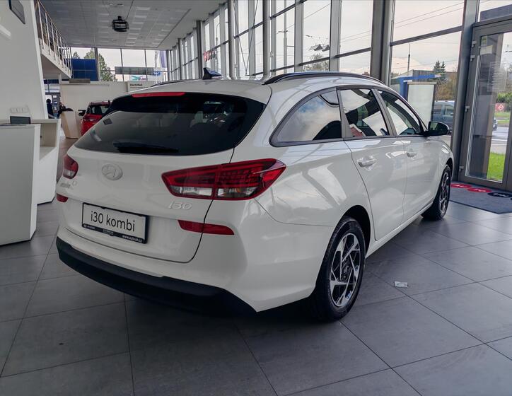 Hyundai i30 4