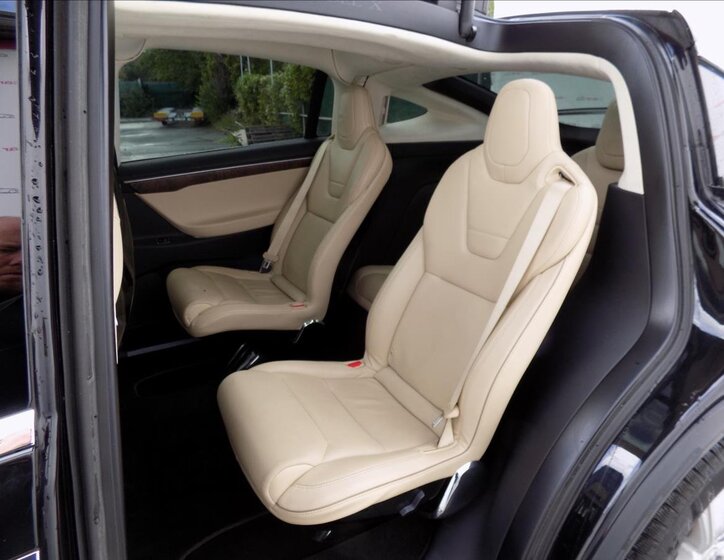 Tesla Model X 16