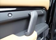 Land Rover Defender 33