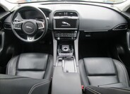 Jaguar F-Pace 9