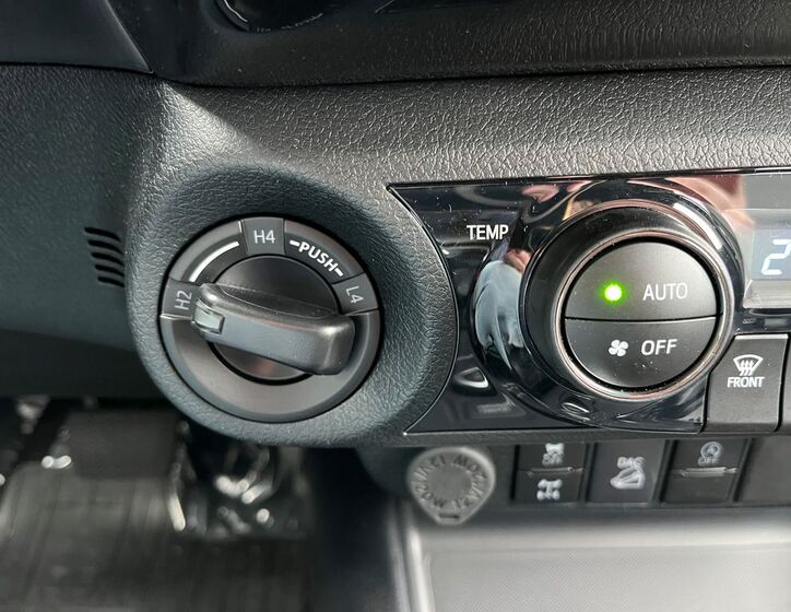 Toyota Hilux 29