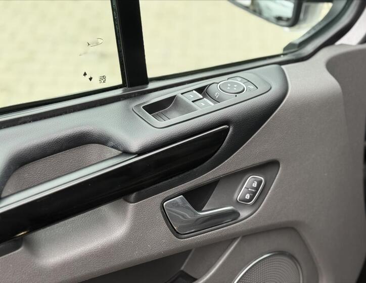 Ford Tourneo Custom 20