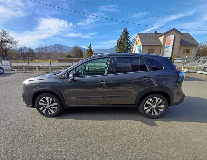 Suzuki S-Cross 8