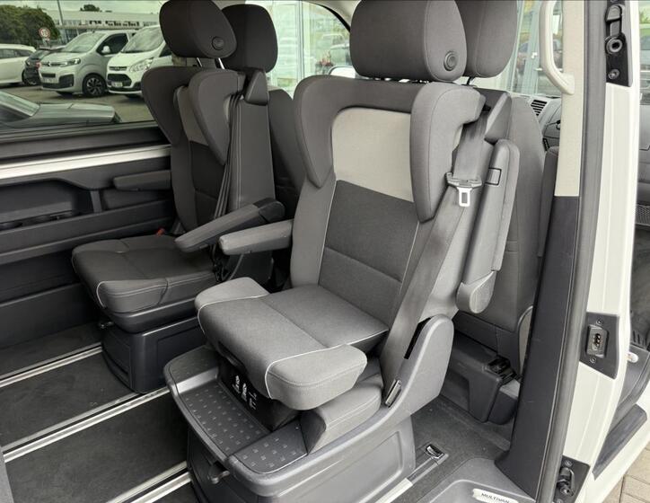 Volkswagen Multivan 16