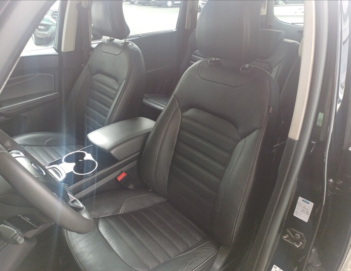 Ford Galaxy 12