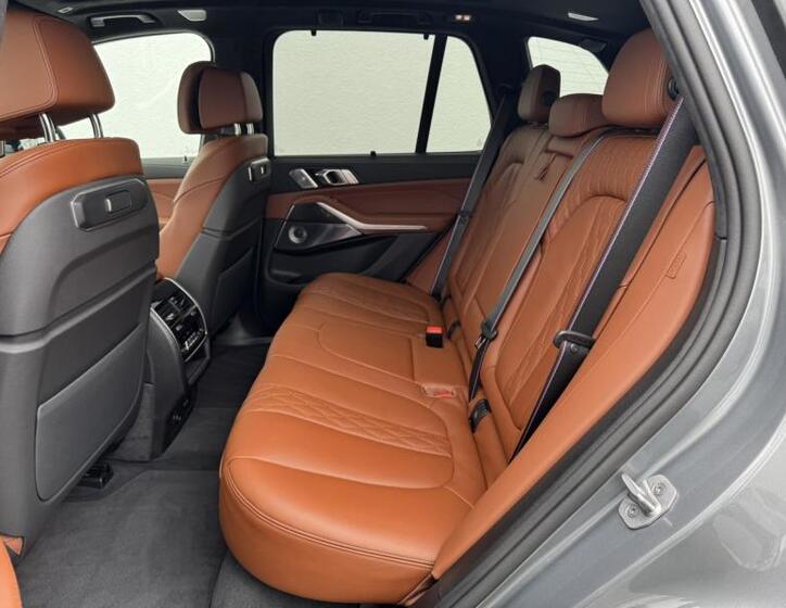 BMW X5 8