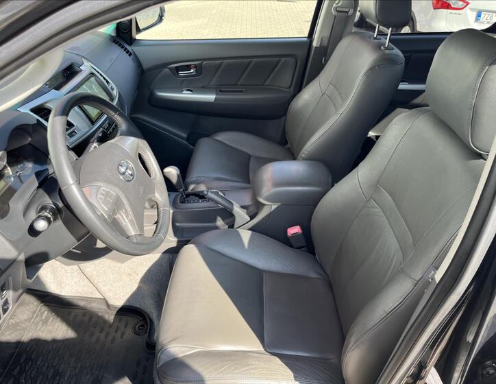 Toyota Hilux 11