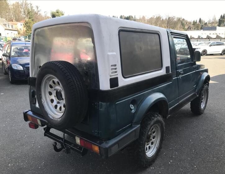 Suzuki Samurai 4