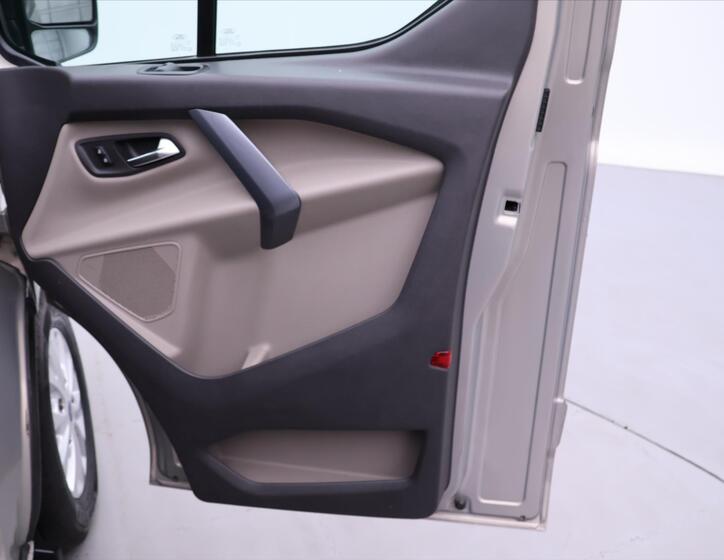 Ford Tourneo Custom 11