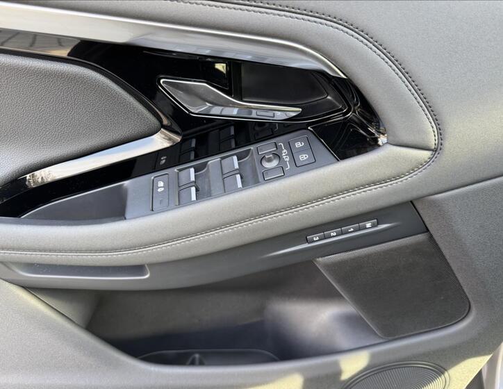 Land Rover Range Rover Evoque 38