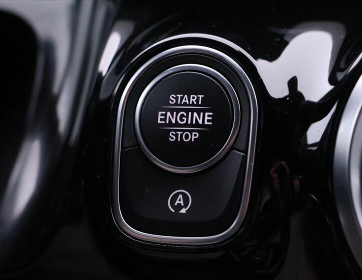 Mercedes-Benz GLA 25