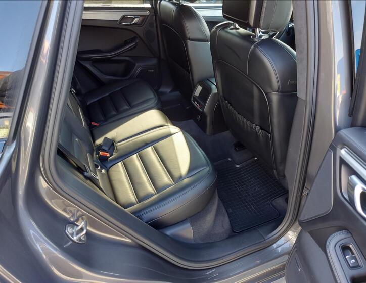 Porsche Macan 17