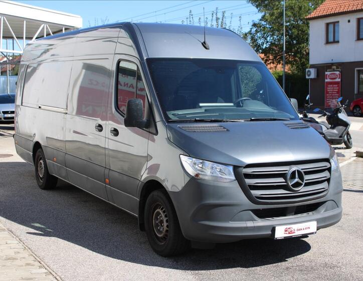 Mercedes-Benz Sprinter 2