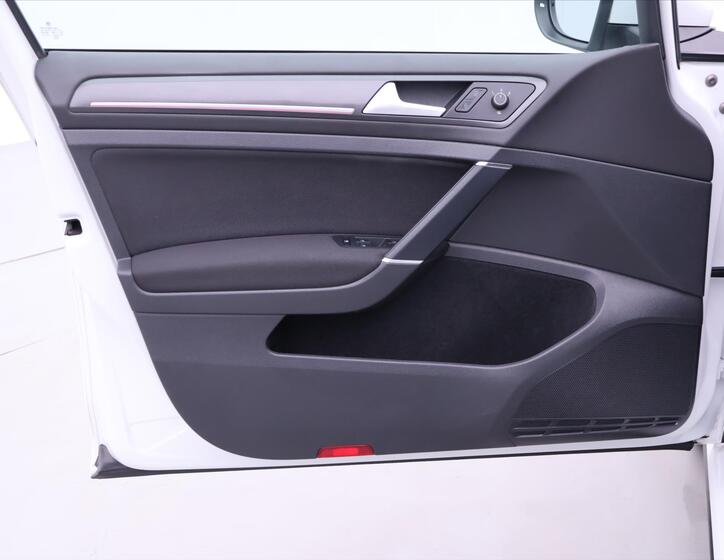 Volkswagen Golf 11