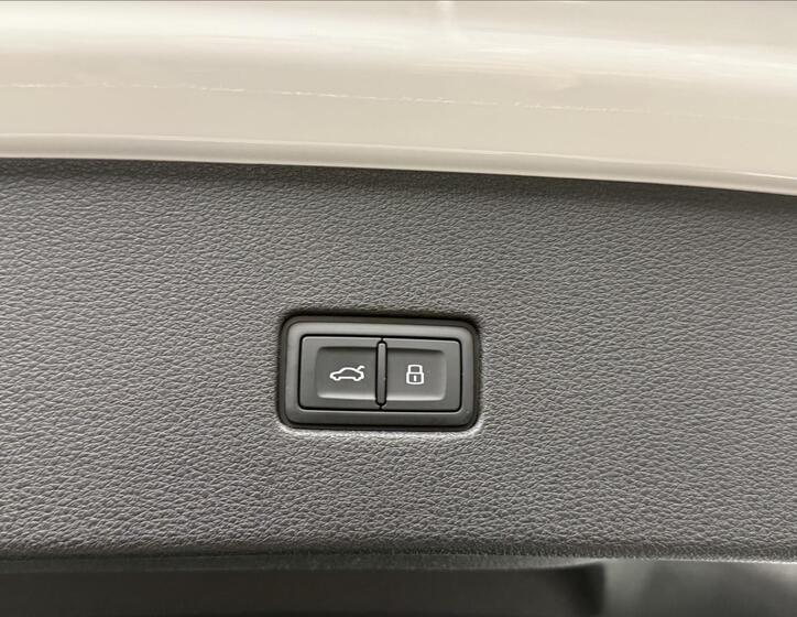Audi Q8 24