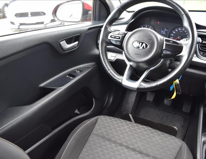 KIA Rio 27