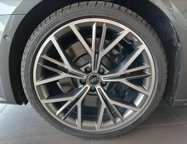 Audi S7 8