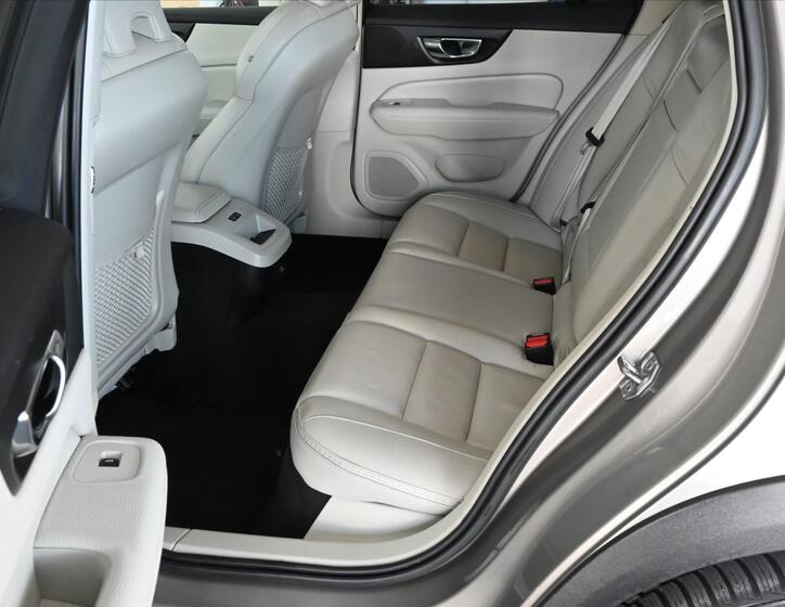 Volvo V60 10