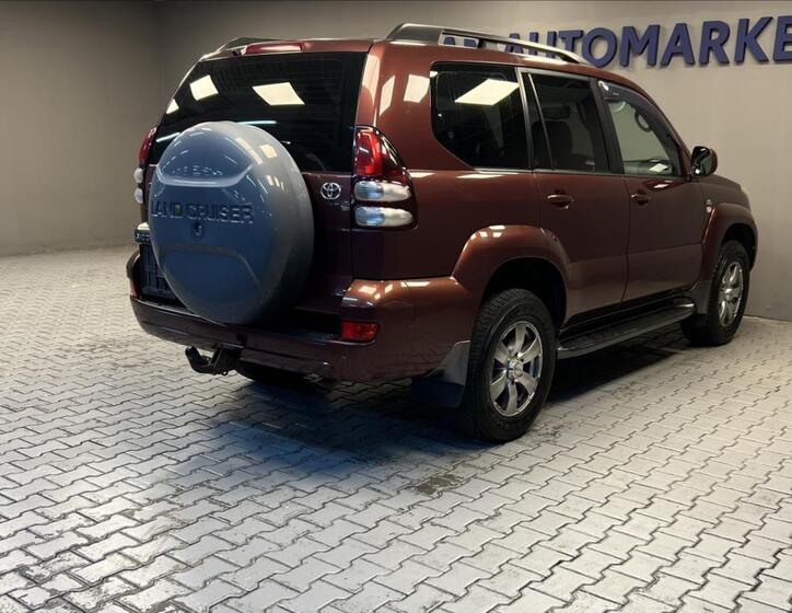 Toyota Land Cruiser 2