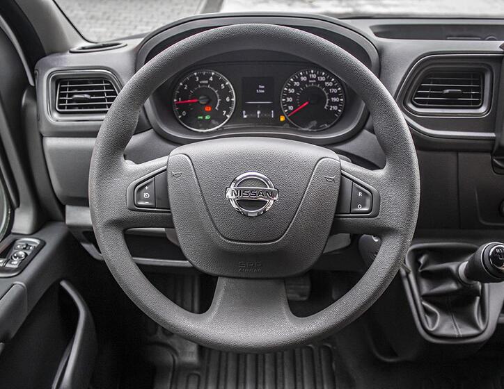 Nissan NV400 32