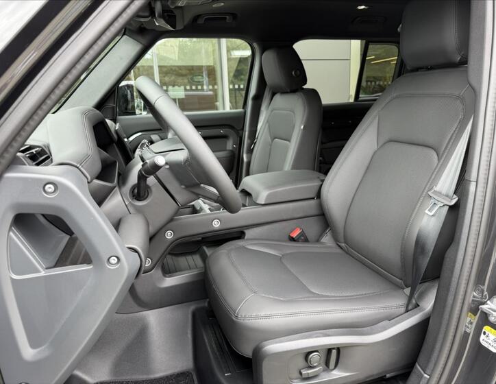 Land Rover Defender 13