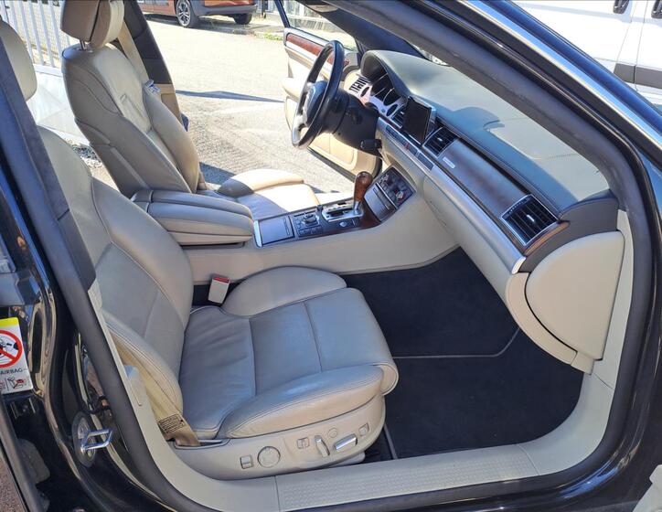 Audi A8 8