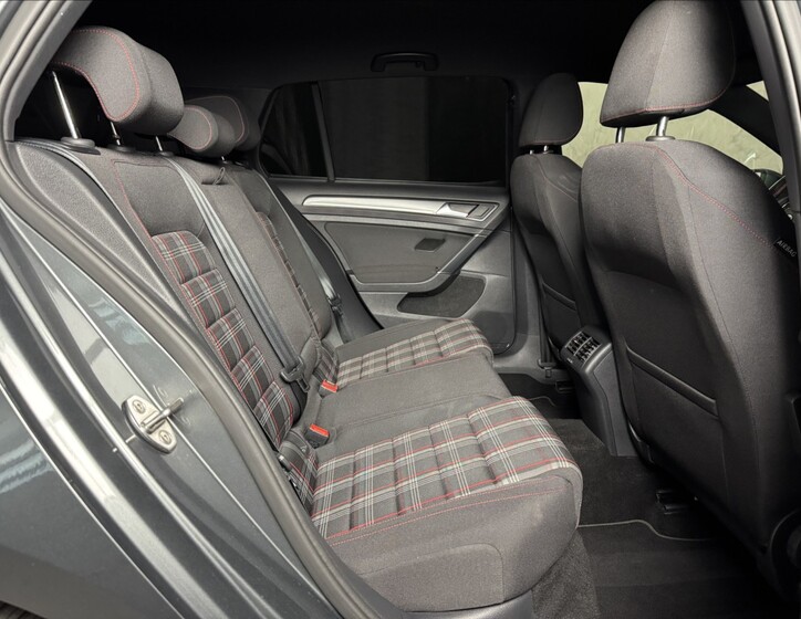Volkswagen Golf 16