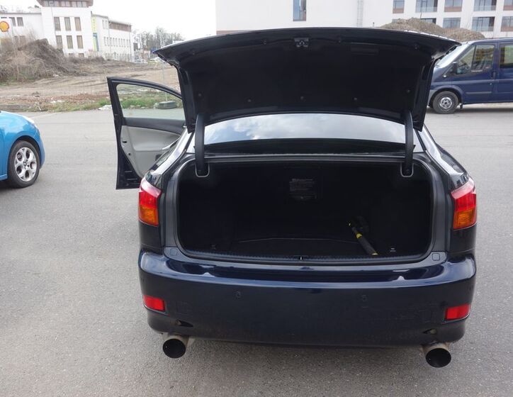 Lexus IS 220 28