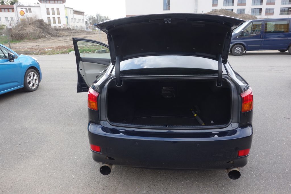 Lexus IS 220