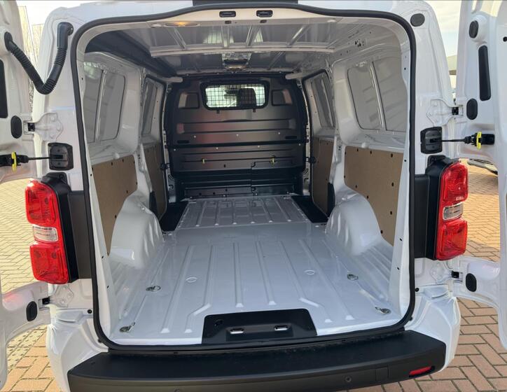 Toyota ProAce 8